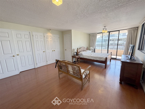 Departamento En Venta De 2 Dorm. En Las Condes