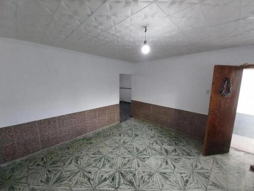 Casa En Venta - 3 Dormitorios 1 Baño - 316mts2 - San Miguel De Tucuman