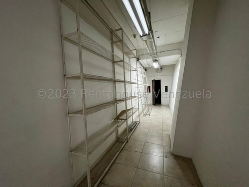 Local En Venta La Castellana Cc San Ignacio.alta Exposicion Y Trafico Peatonal De Alto Consumo,ubicado En Nivel Principal.24-11677