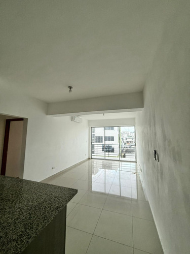 Alquilo Apartamento En La Zona Universitaria A Pasos De La Avenida Jose Contreras 100mts2