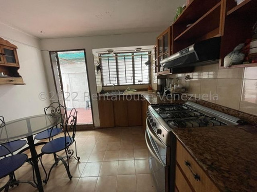 Imagen 15 de 30 de Casa En Venta Fundalara Este Barquisimeto, Calle Cerrada, Cerco Electrico, Amplio Estacionamiento, Servicio De Agua Constante, Info. 0424-5337900, Nds 02/06