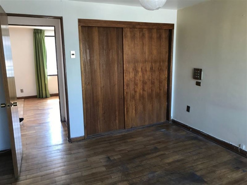 Casa En Venta De 5 Dorm. En Las Condes