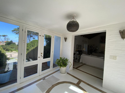 Casa En Punta Del Este En La Barra. Vista Al Mar Desde Planta Alta.