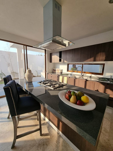 La Vista Residencial, 4ta Recamara En Pb, 4 Baños Completos, Jardín..