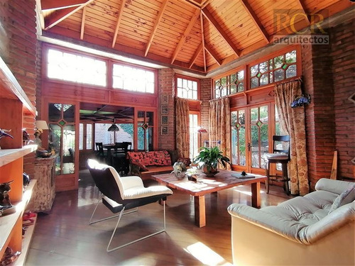 Casa En Venta De 6 Dorm. En La Reina