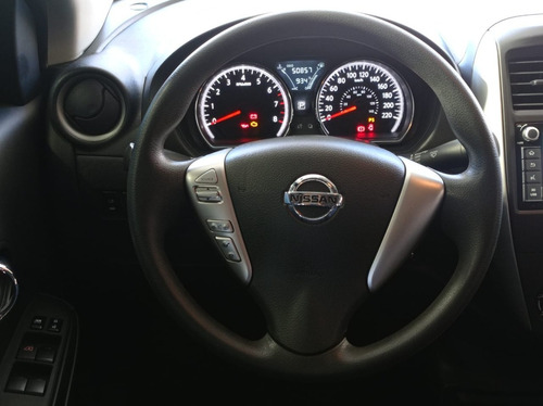 Imagem 10 de 14 de Versa 1.6 Flex Com Câmbio Cvt E Kit Multimidia!