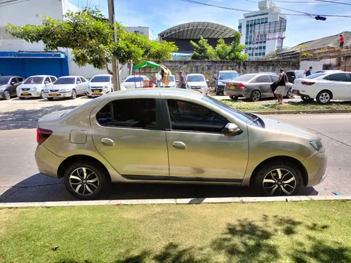 Renault Logan 1.6 Privilege / Intens