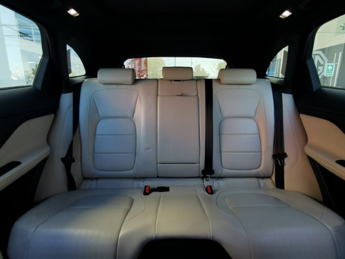 Imagen 8 de 15 de Jaguar F-pace 3.0 First Edition At