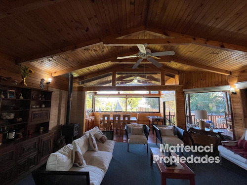 Linda Casa A Orilla De Lago