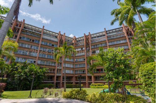 Hermoso Ph Ubicado En El Mejor Edificio De Los Chorros, Cuenta Con Ascensor Privado E Insuperable Vista Al Ávila. En Venta Mls#24-1593 Francis Zeppieri