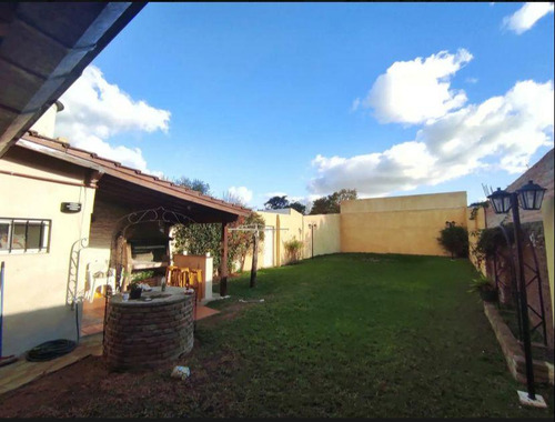 Venta De Casa Beccar 6 Ambientes Con Enorme Jardin