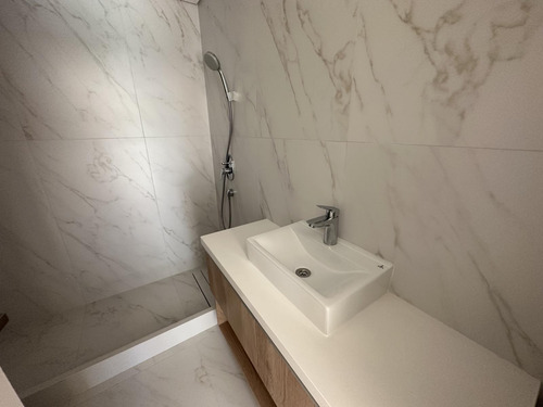 Venta Apartamento Dos Dormitorios Tres Baños Malvín Patio Exclusivo Soleado
