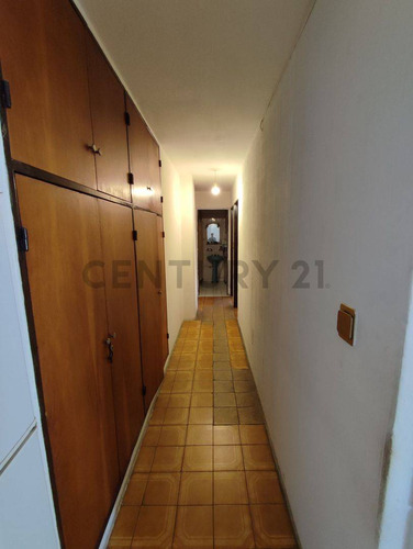 Century 21 Vende: Departamento De 2 Dormitorios En B° Centro, Santa Rosa Al 100