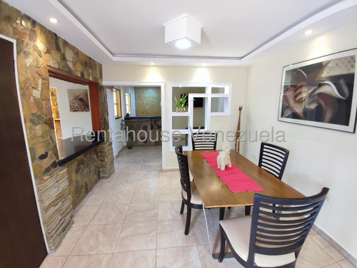 Julio Latouche 25-21122 Townhouse En Venta Naguanagua, Amplio Y Hermoso, Cocina Tipo Americana Con Desayunador, Patio Y Parrillera, Conjunto Tranquilo Y Cerrado Con Vigilancia, Pozo De Agua.