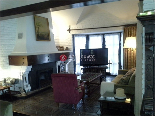 Casa En Zona De Playa Brava Y Aidy Grill- Ref: 5328