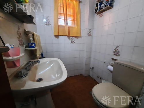 Venta De Casa De 5 Ambientes Con Cochera Y Local En Lanús Oeste
