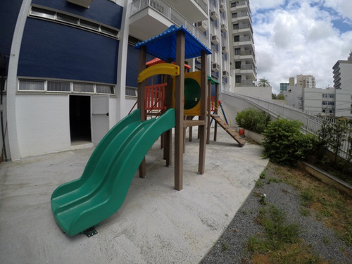 Amplo Apto Na Alameda, No Bairro Jardim Blumenau, Com 03 Dormitórios, Sendo 01 Suíte, Banheiro Social, Cozinha Com Móveis, Sala De Estar E Jantar, Área De Serviço, Dependência Empregada, Sacada E 02