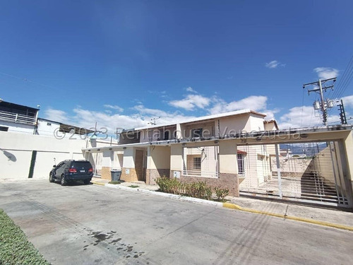 Amplio Townhouse En Venta En Turmero Puo 24-15896