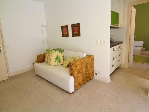 Imagem 2 de 17 de Guarujá Pitangueiras Flat 1 Dormitórios Ar Condicionado Piscina Lazer Completo Manobrista Serviço De Praia Portaria 24 Horas - Fl0004 - 34707502