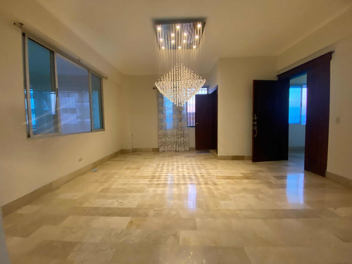 Amplio Apartamento De Oportunidad