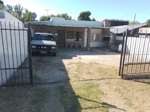 Casa En Alquiler De 2 Dormitorios C/ Cochera En Villa García