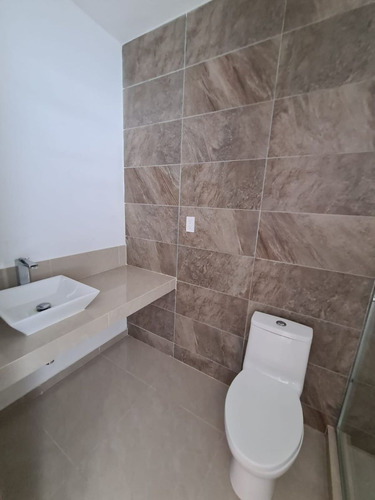 Imagen 7 de 30 de Preciosa Casa En Venta En Cumbres Del Lago