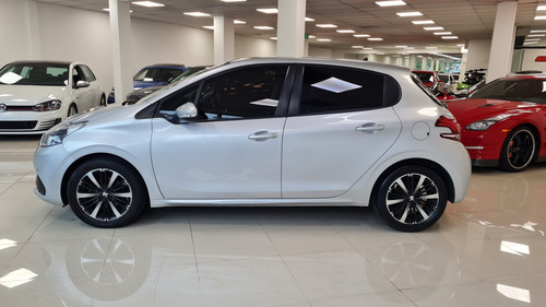 Peugeot 208 1.2 2017 Impecable Estado!!! ((gl Motors))