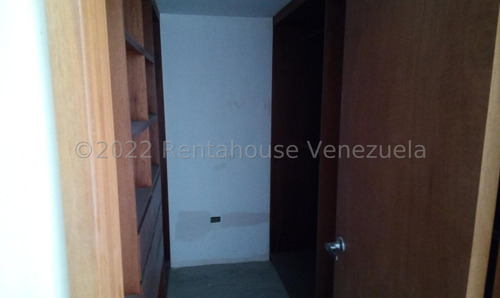 Ss: Vende Apartamento 23-15207 En Lomas De Las Mercedes De 205 M2, 3h/4b/4pe