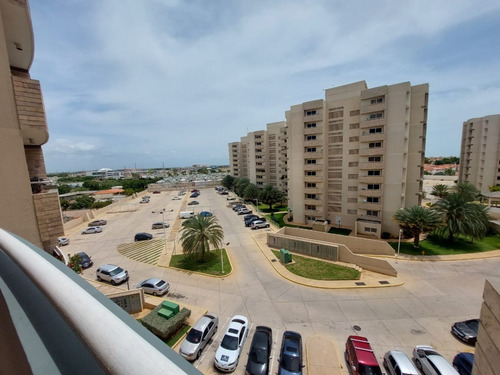 Imagen 2 de 12 de Eaa-309 Zona Norte Apartamento En Milagro Norte Lago Country Iii