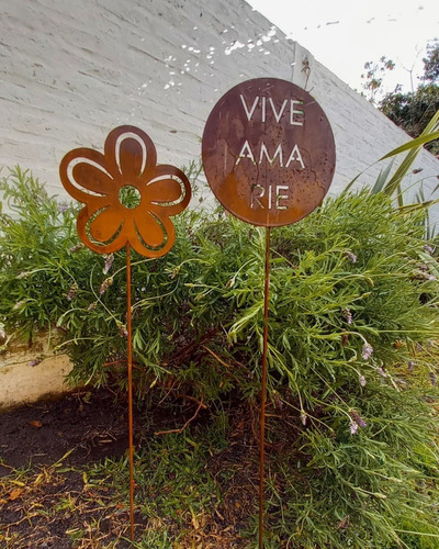 Imagen 4 de 5 de Pincho Decorativo Y Tutor De Plantas En Chapa Oxidada Frases