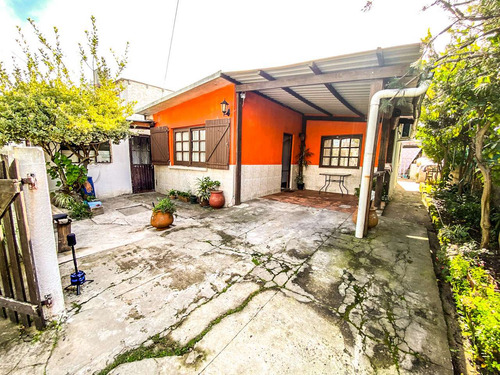 Venta Casa 2 Dormitorios Estufa A Leña 2 Baños, Cochera, Más 2 Apartamentos Alquilados Maldonado