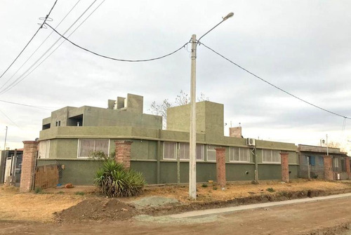 Imagen 3 de 10 de Venta Casa Esquina Barrio Los Robles Córdoba