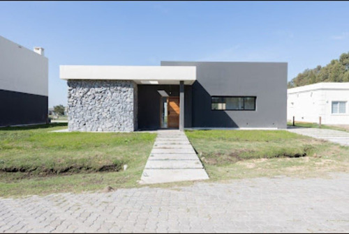 Casa En Venta En Ezeiza