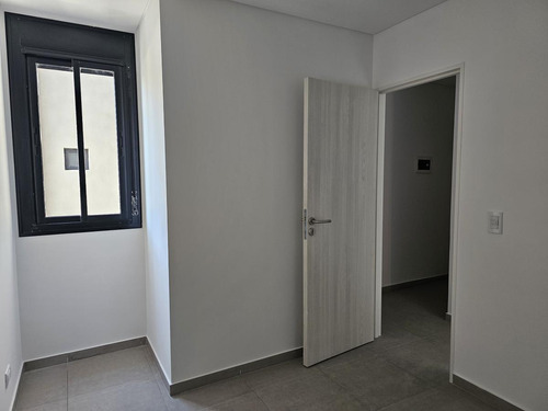 Oportunidad! Departamento De 2 Dormitorios Con Balcón