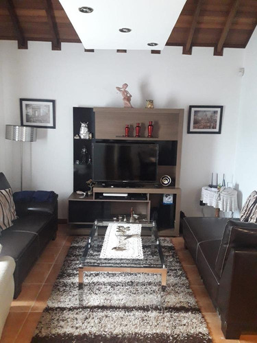 Casa Con Piscina En Colinas Del Mirador