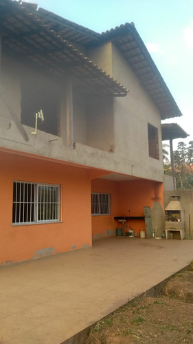 4 Quartos, 2 Banheiros