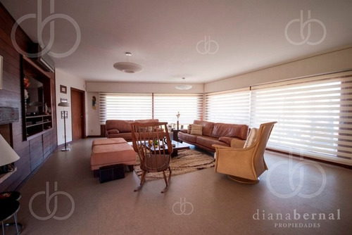 Casa En Punta Del Este, Playa Mansa, 4 Dormitorios , Piscina Y Barbacoa.- Ref: 43287