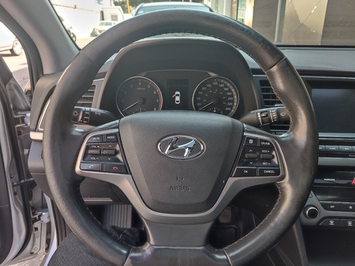 Imagen 7 de 15 de Hyundai Elantra 2.0 Limited Tech Navi At