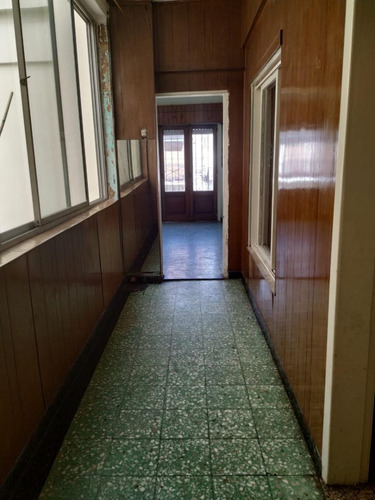 Casa En Venta - 2 Dormitorios 2 Baños - Cochera - 200mts2 - Lanús