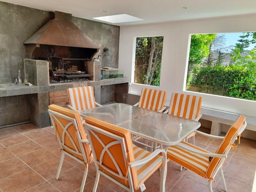 Venta Amplia Y Luminosa Casa Con Piscina Y Quincho Altomacul