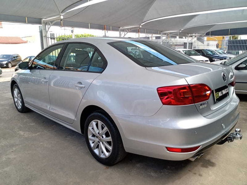 Imagem 7 de 14 de Volkswagen Jetta 2.0 Comfortline Flex 4p Aut 2011