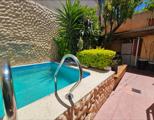 Impecable Casa 4 Ambientes Con Patio Con Pileta Y Gran Terraza Súper Soleada!