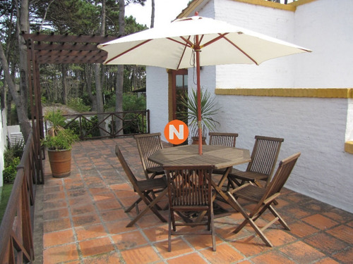 Casa En Venta Y Alquiler, Pinares, Punta Del Este, 4 Dormitorios.- Ref: 208042