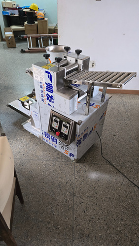 Maquina De Hacer Empanadas 6-12.000 Pcs/h 110v