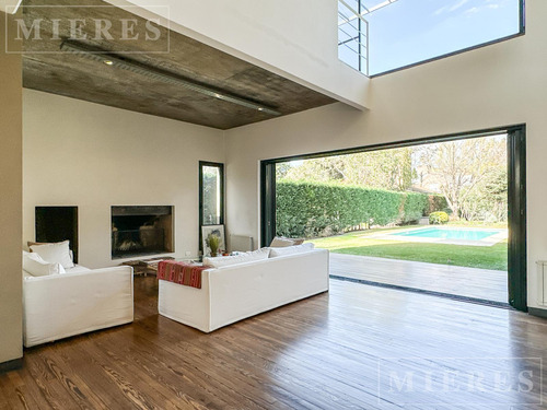 Casa En Venta En Don Torcuato