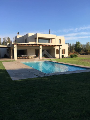 Casa En Venta De 3 Dorm Ampliable. En Chicureo