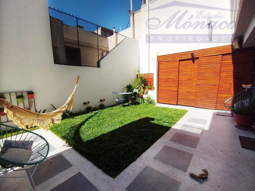 Hermosa Casa 5 Amb De Revista! Jardin Terraza .-