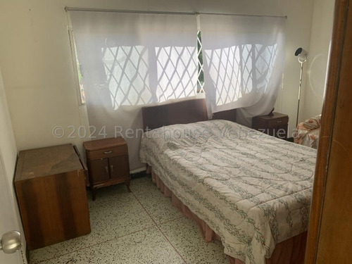 Cómoda Casa Tipo Quinta En Venta. Urb. Campo Claro.