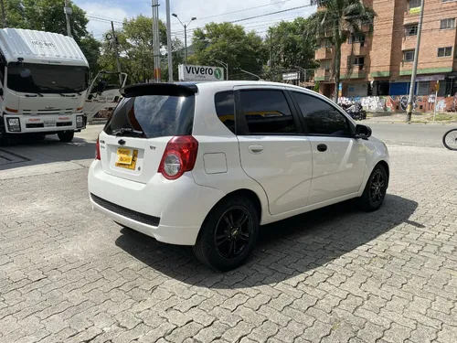 Chevrolet Aveo 1.6 Emotion Mt 4x2 2012