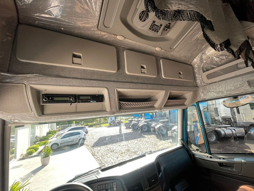 Imagem 13 de 15 de Iveco Stralis 440
